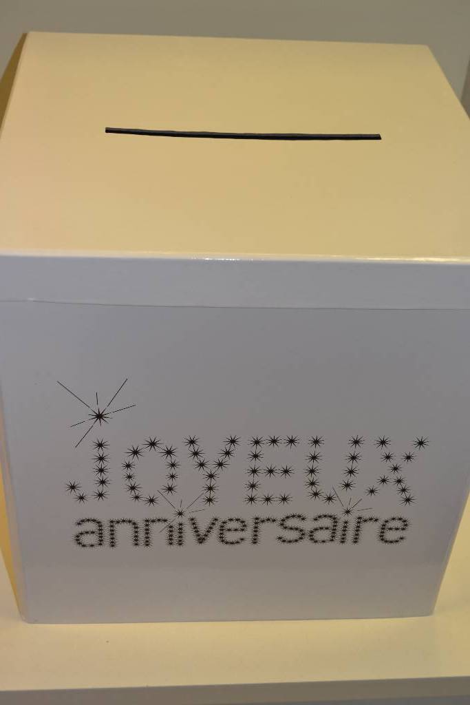 Urne blanche argent joyeux anniversaire festival de la dragée